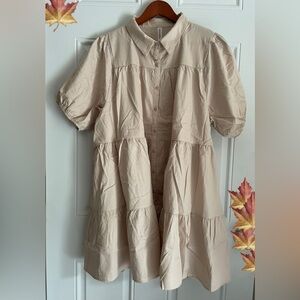 Zenana Tiered Beige Short Sleeve Top. Size 1X. NWOT